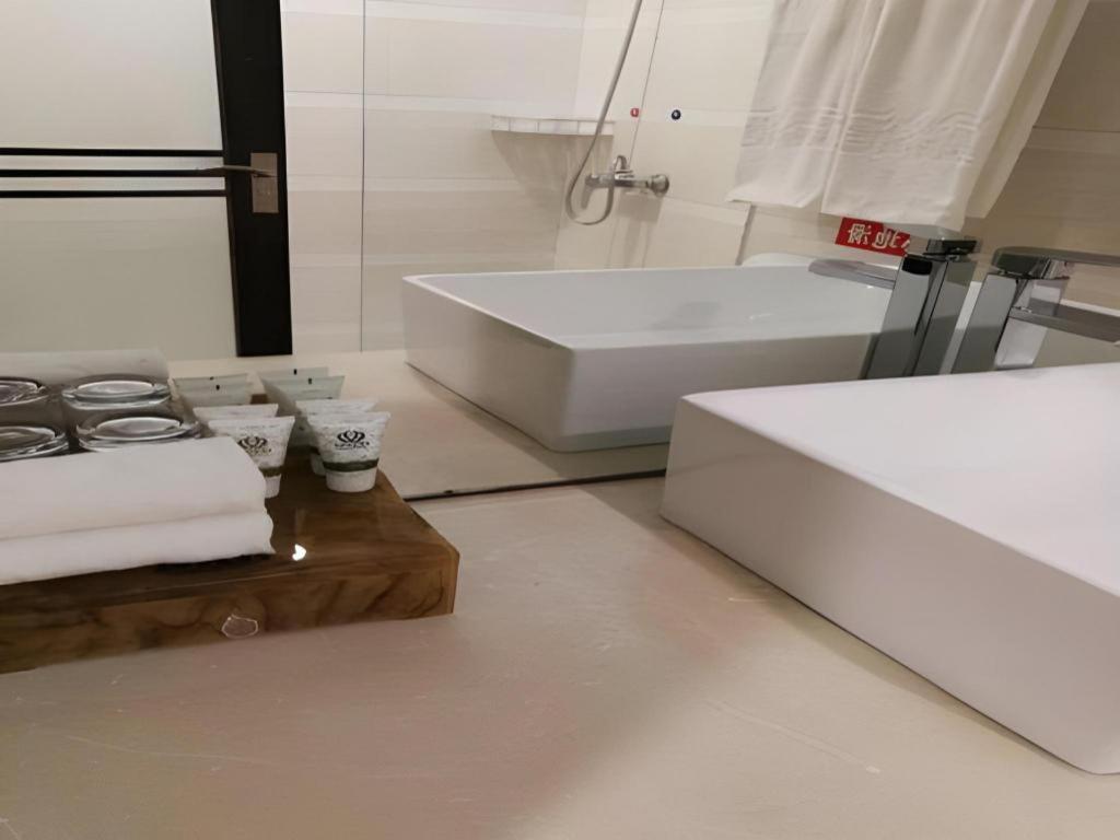 My Pleasant Hotel Шънджън Екстериор снимка
